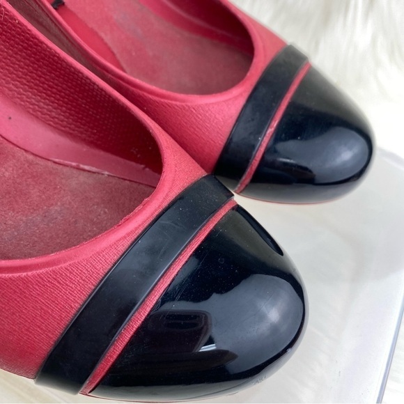 CROCS WEDGE HEEL CAP TOE  SHOES COLOR RED AND BLACK SIZE W8 - Picture 6 of 10